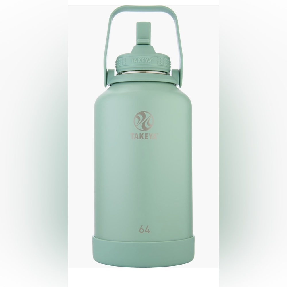 NWT TAKEYA ACTIVES 64 oz. STRAW WATER BOTTLE IN CUCUMBER